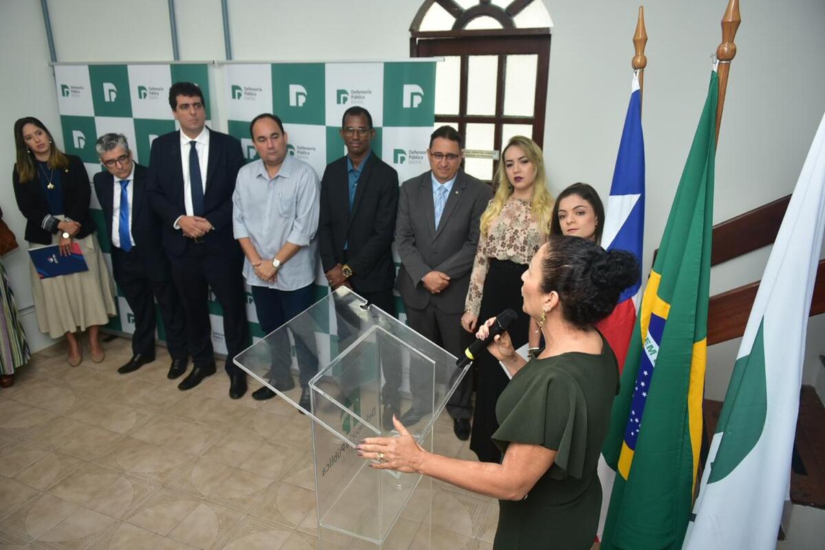 Presidente da ADEP-BA discursa pela valorização do defensor e plano de cargos para servidores na inauguração da regional de Alagoinhas