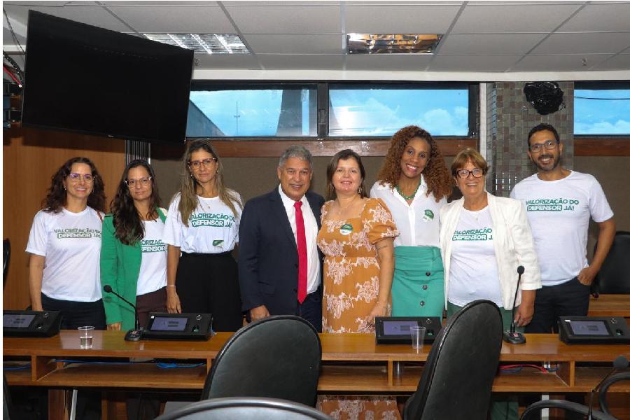 Encontro com o líder do governo da ALBA marca mobilização dos defensores públicos da Bahia